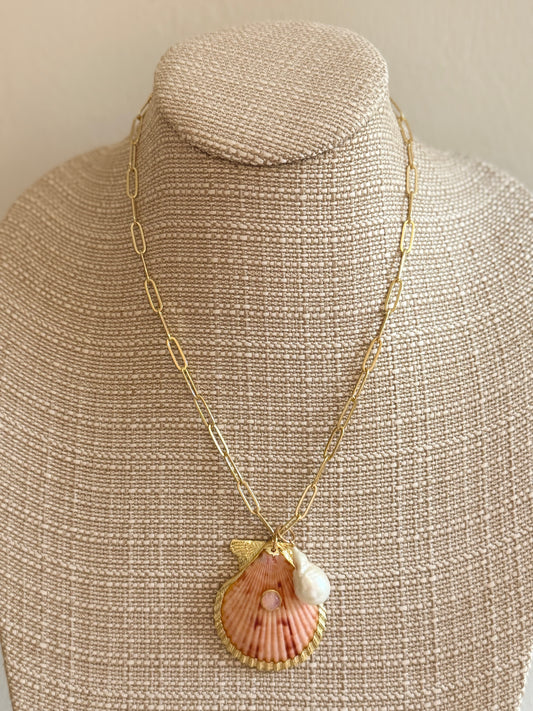 Seaside Necklace with Gem Scallop Shell