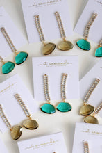 Load image into Gallery viewer, Emerald Swingy Diamond Drops