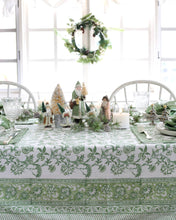 Load image into Gallery viewer, Tablecloth Lilibet Green
