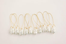 Load image into Gallery viewer, Natural Pearl Minimalist Threader Earrings