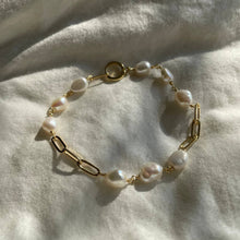 Load image into Gallery viewer, Summer Wind Baroque Pearl Paperclip Chain Gold Bracelet