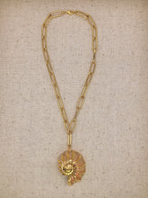 Load image into Gallery viewer, Seashell Pendent on Chunky Gold Link Chain Necklace