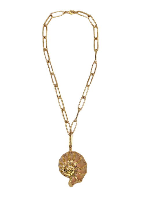 Seashell Pendent on Chunky Gold Link Chain Necklace