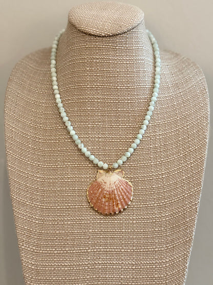 Santi Necklace with Shell Pendent