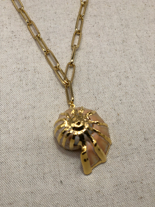 Seashell Pendent on Chunky Gold Link Chain Necklace