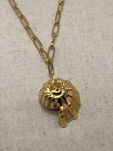 Load image into Gallery viewer, Seashell Pendent on Chunky Gold Link Chain Necklace