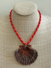 Load image into Gallery viewer, Paracord Necklace with Seashell Pendent