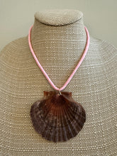 Load image into Gallery viewer, Paracord Necklace with Seashell Pendent