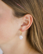 Load image into Gallery viewer, Mother of Pearl Gold Drop Earrings