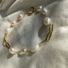 Load image into Gallery viewer, Summer Wind Baroque Pearl Paperclip Chain Gold Bracelet