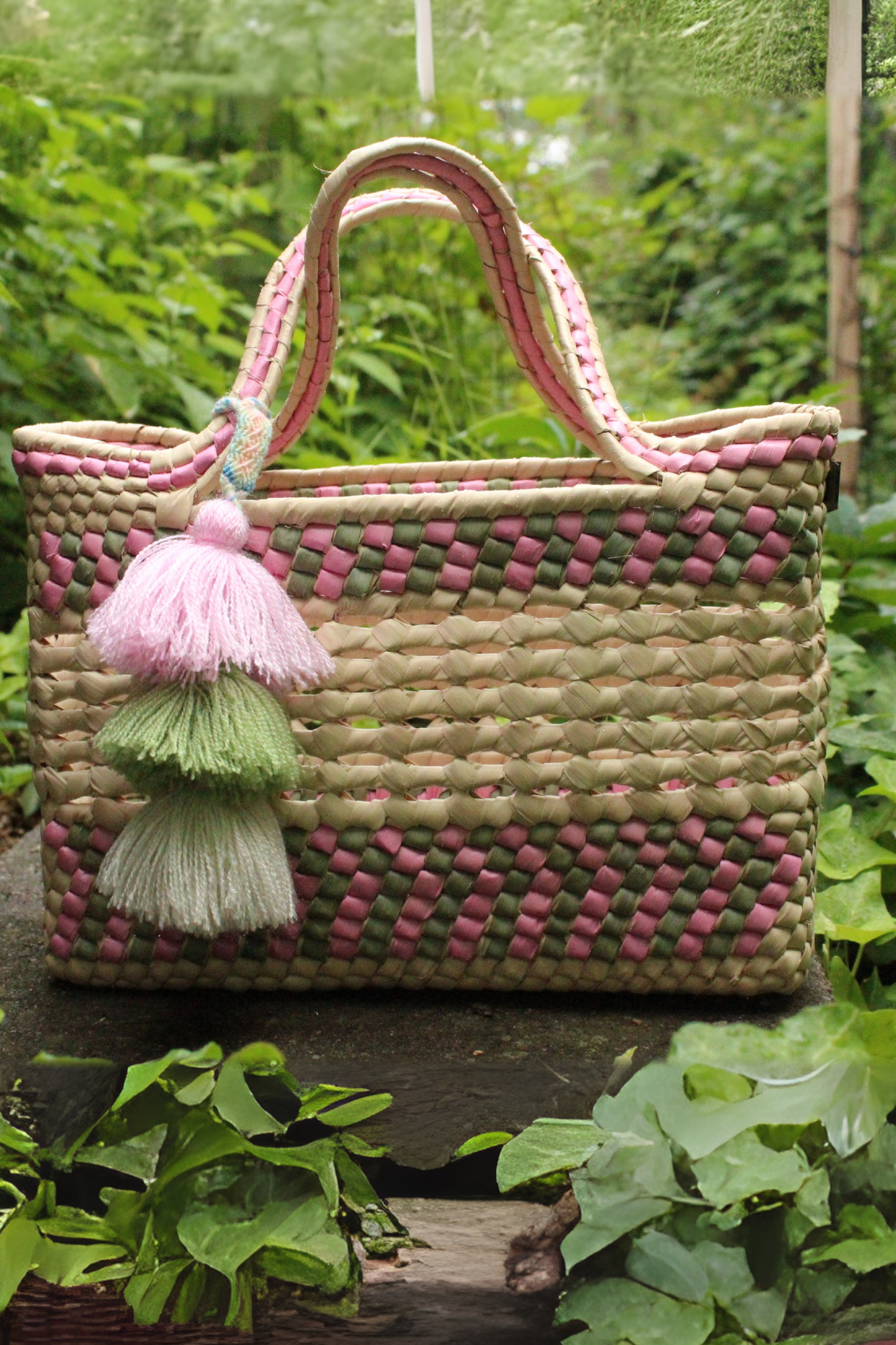 Palm Net Yatzil in Rose / Garden