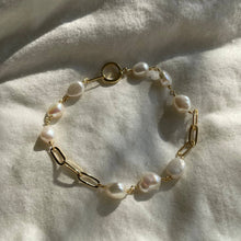 Load image into Gallery viewer, Summer Wind Baroque Pearl Paperclip Chain Gold Bracelet