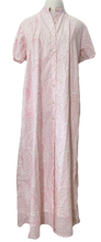 Load image into Gallery viewer, sabine shirt dress en soft pink blooms